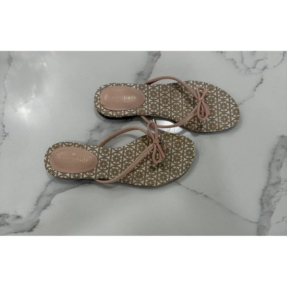 Kate Spade Sandals Shoes Womens‎ Size 7 Beige Pink Bow Thong Logo Print Flat